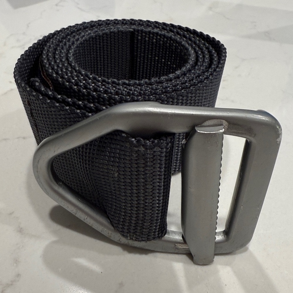 Bison belt Large. Graphite color.